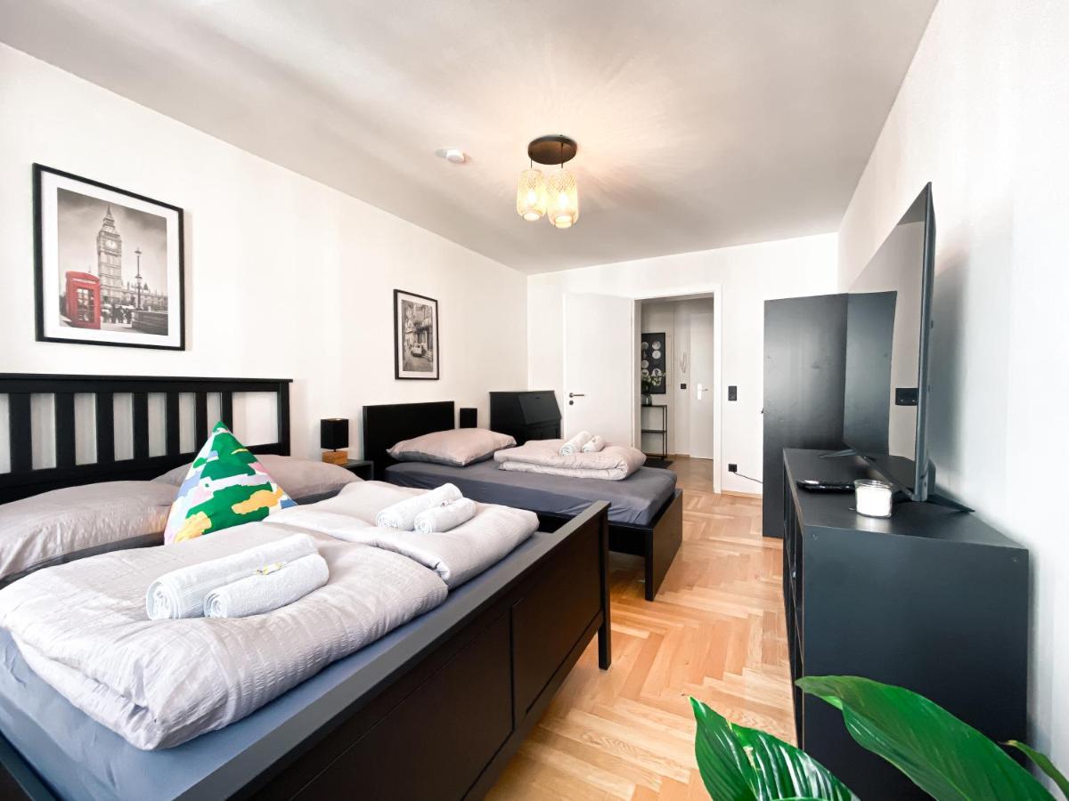 Zentrale Mit Parkplatz, 2 Schlafzimmern, Kueche, Waschmaschine & Balkon Apartment *