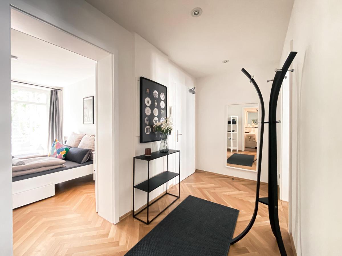 Zentrale Mit Parkplatz, 2 Schlafzimmern, Kueche, Waschmaschine & Balkon *