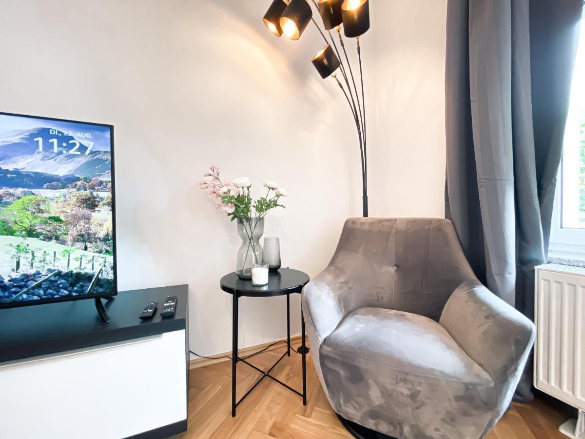 Zentrale Mit Parkplatz, 2 Schlafzimmern, Kueche, Waschmaschine & Balkon Leipzig