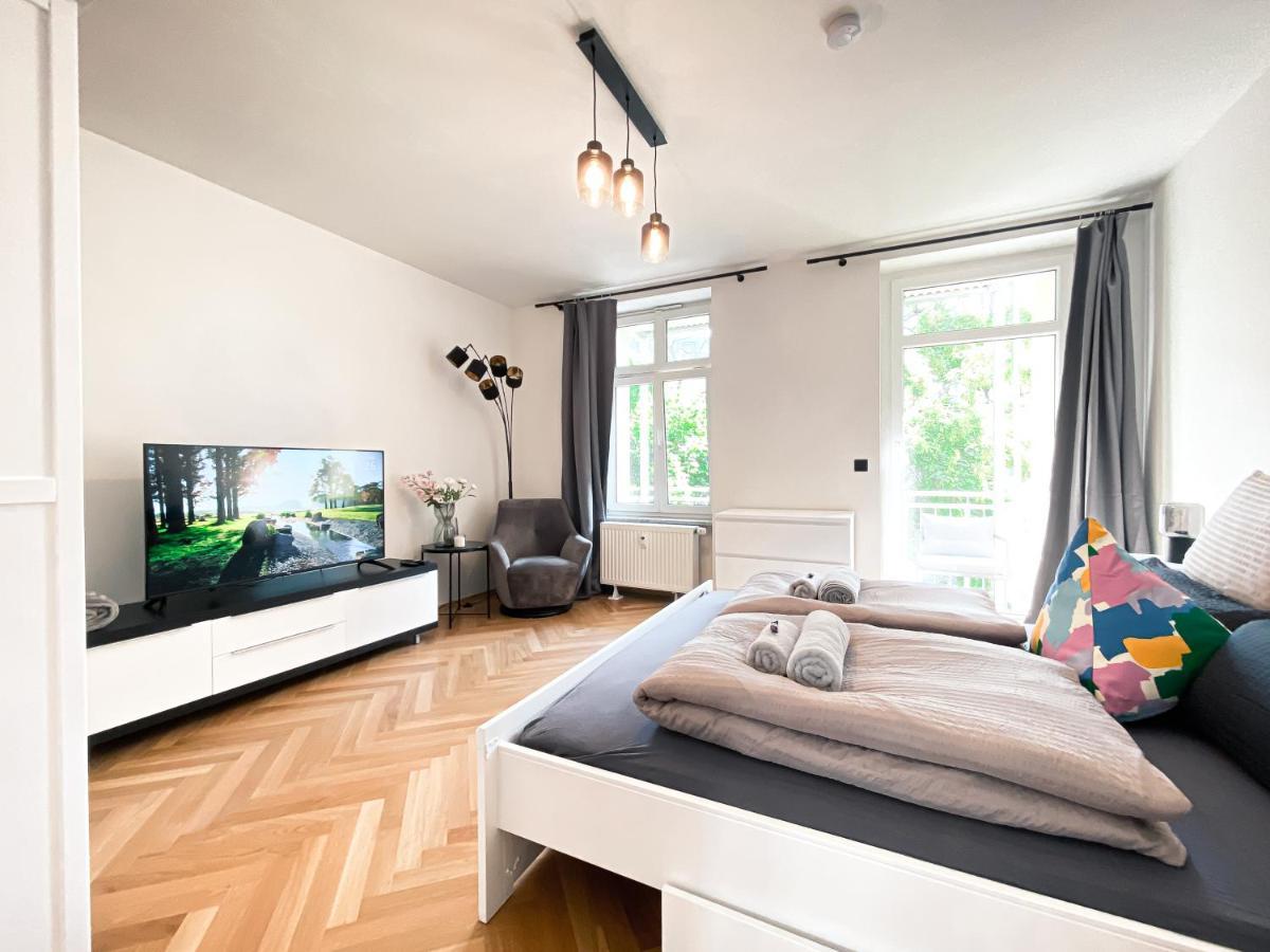 Zentrale Mit Parkplatz, 2 Schlafzimmern, Kueche, Waschmaschine & Balkon Leipzig